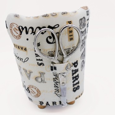 Alfiletero en Forma de Sofá con Tijeras y Compartimento de Almacenamiento