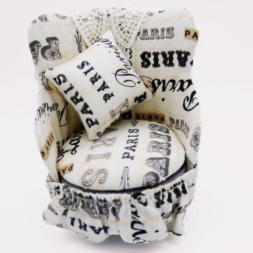 Alfiletero en Forma de Sofá con Tijeras y Compartimento de Almacenamiento